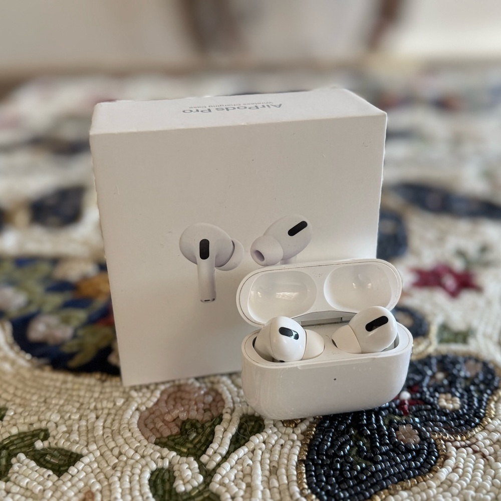 Apple AirPods Pro with Charging Case